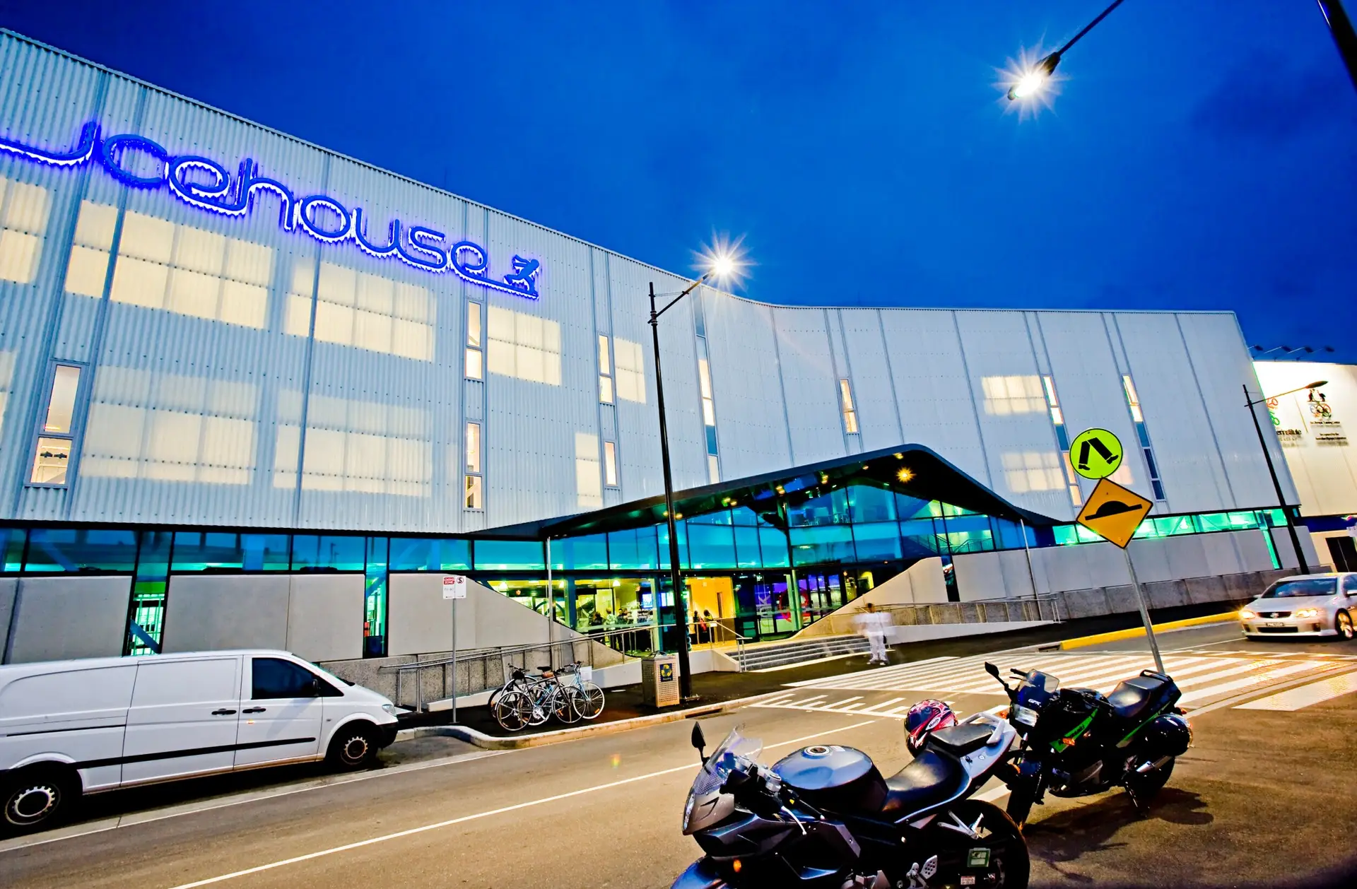 Cool-lite GC heat-reducing fibreglass sheeting application